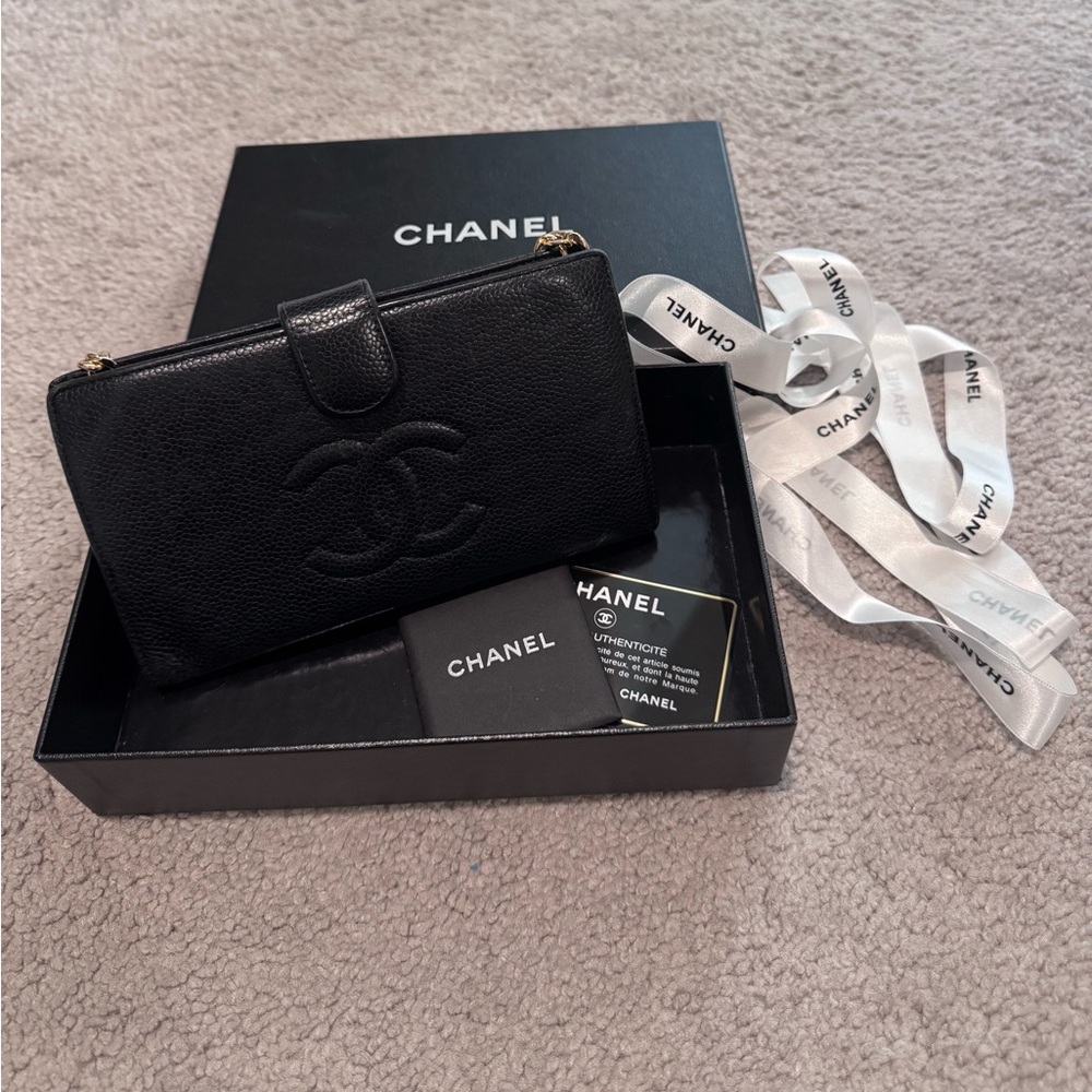 Chanel vintage Black  Leather Wallet on chain